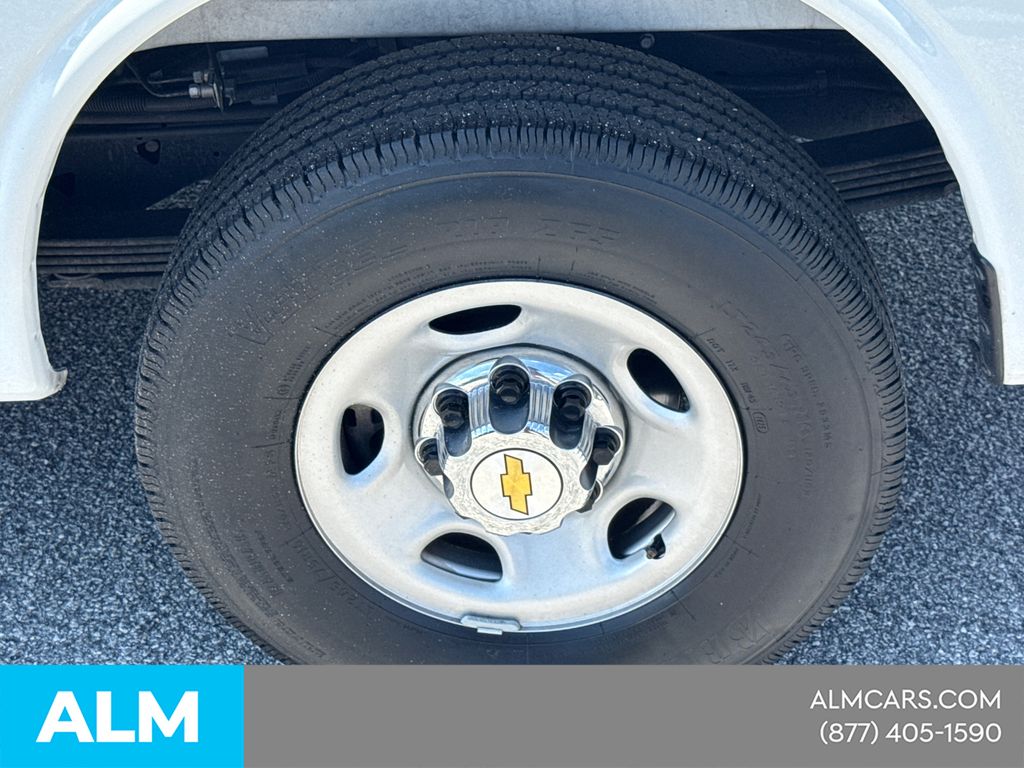 Used 2025 White Chevrolet LT image 21