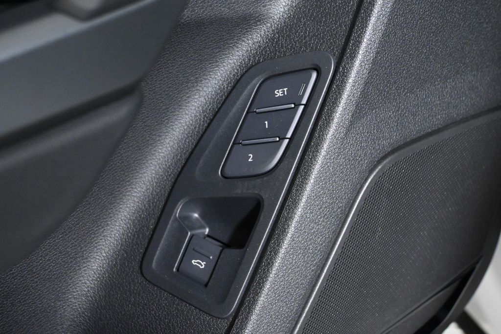 Thumbnail: 2025 Audi Q3 - 26