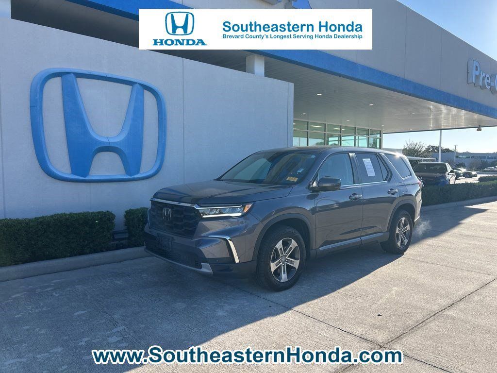 2024 Honda Pilot EX-L FWD with Captains Chairs