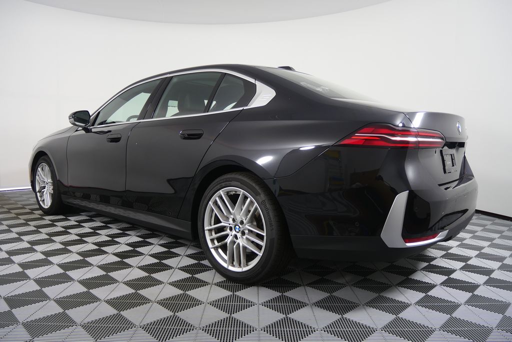 2025 BMW 5 Series 530i 5