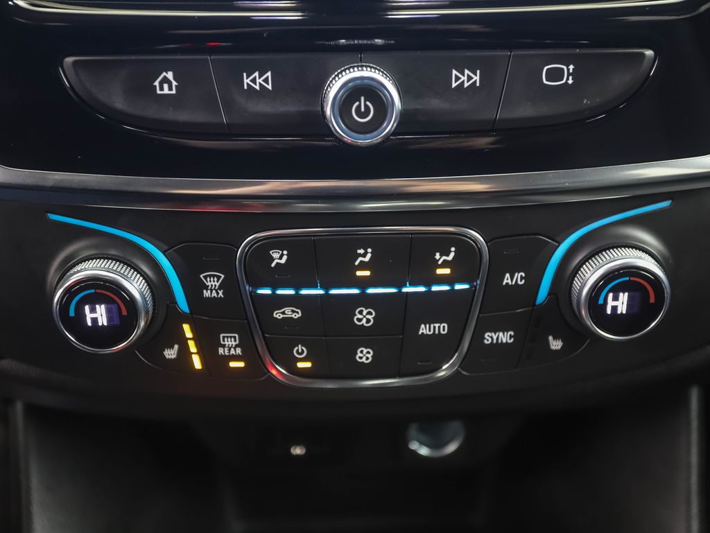 Thumbnail: 2021 Chevrolet Traverse - 18