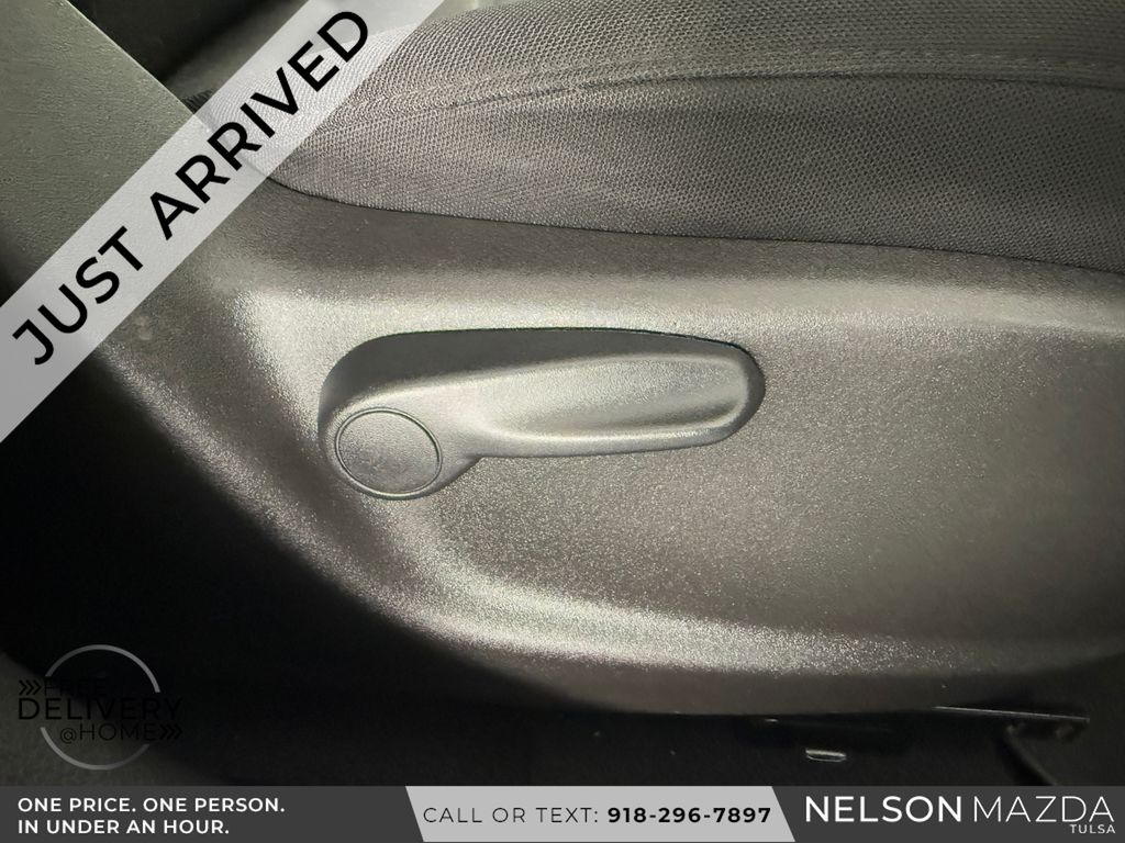 Used 2019 Blue Jeep Latitude image 43