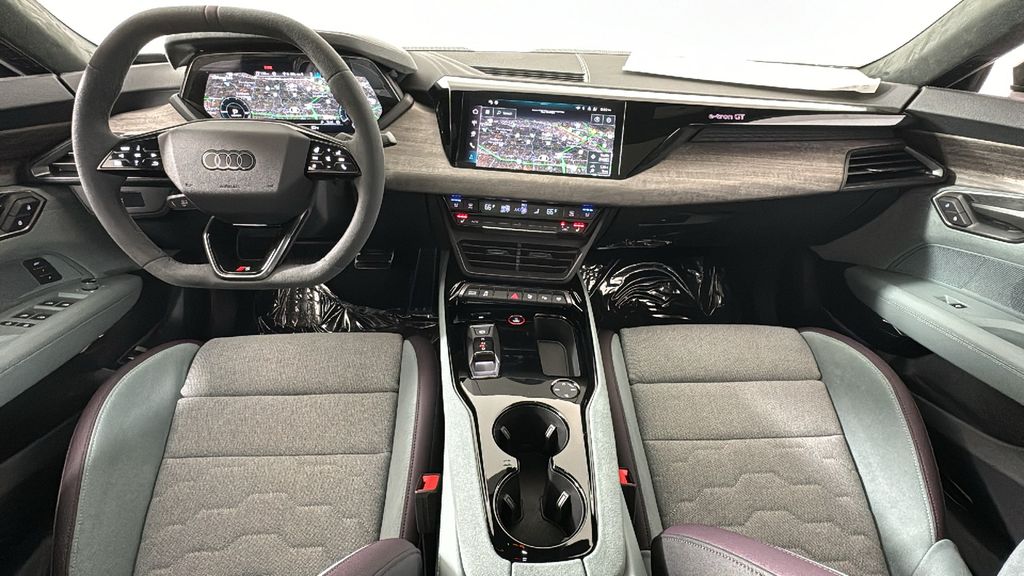2025 Audi e-tron GT Premium Plus 11