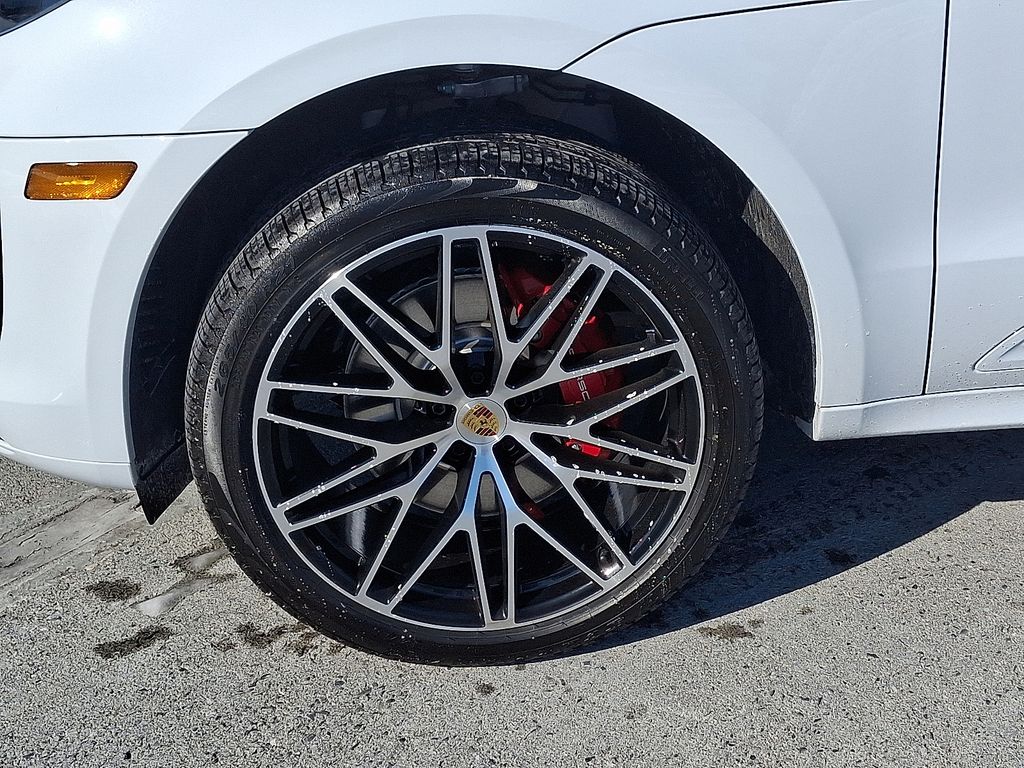 Thumbnail: 2026 Porsche Macan - 10