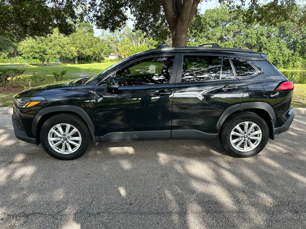 2024 Toyota Corolla Cross LE 2