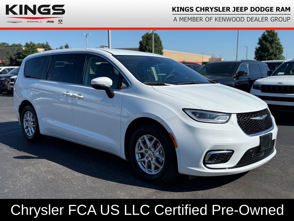 Bright White Clearcoat 2023 Chrysler Pacifica Minivan Front-Wheel Drive 9-Speed Automatic