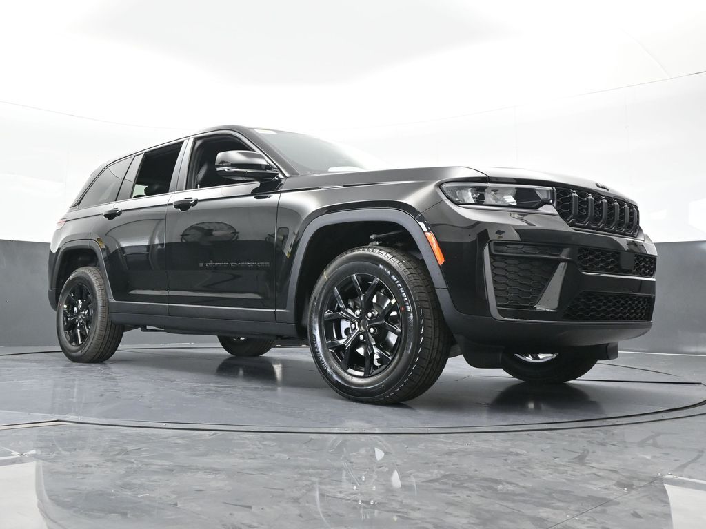 New 2026 Diamond Black Crystal Pearlcoat Jeep Laredo image 56
