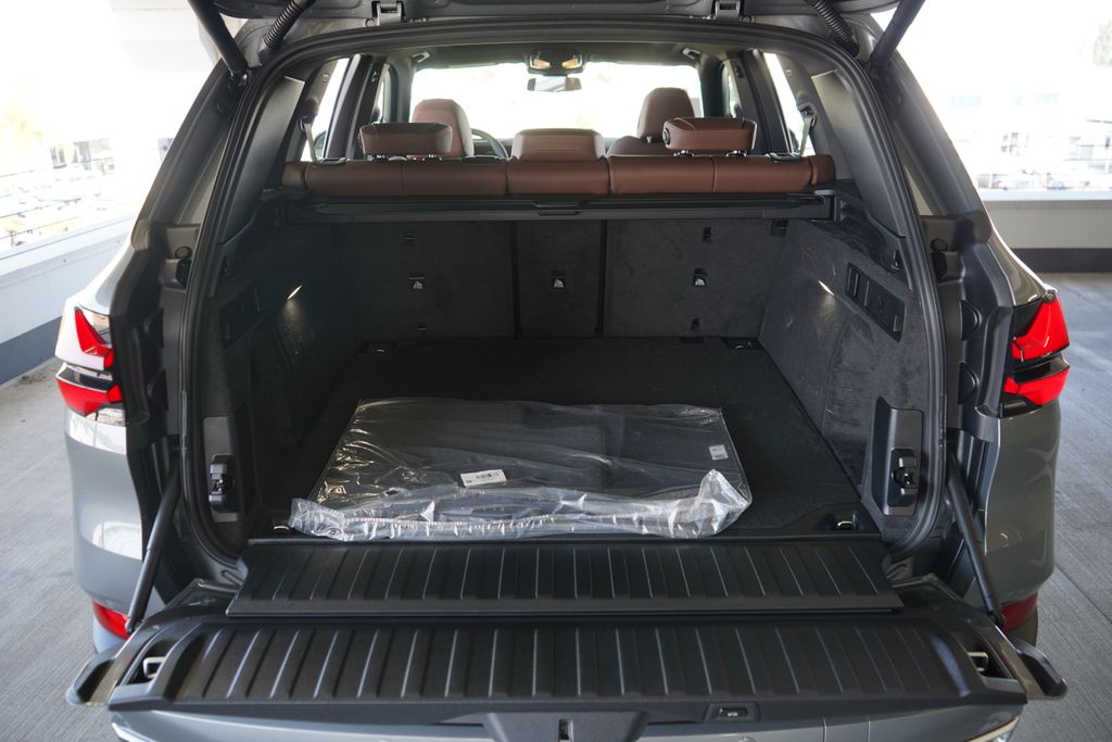 Thumbnail: 2026 BMW X5 - 19