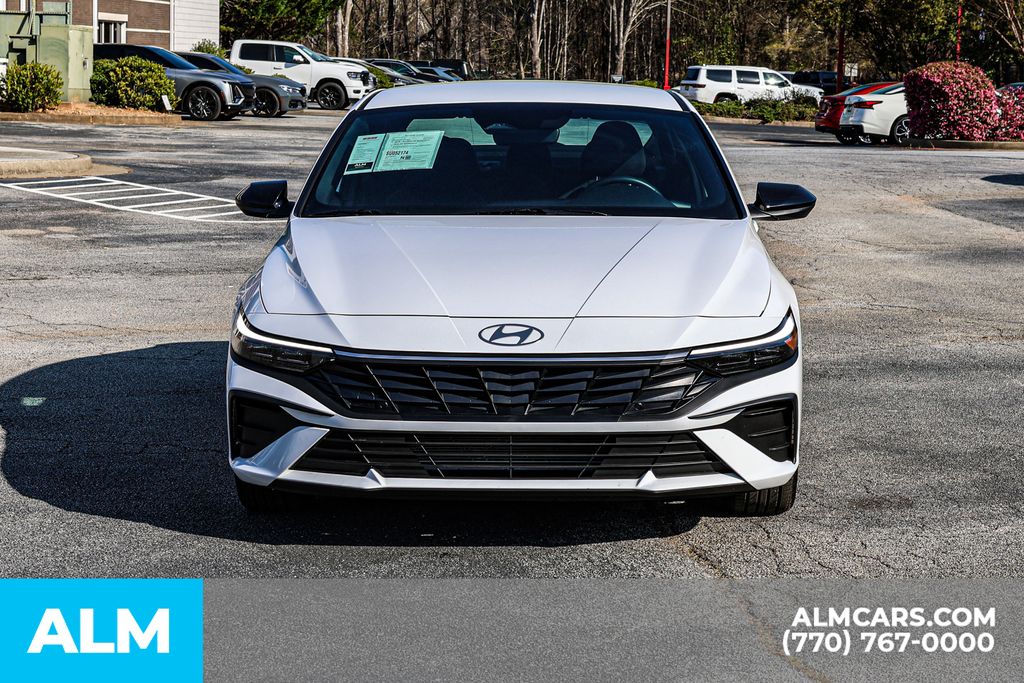 Used 2025 White Hyundai SEL Sport image 10