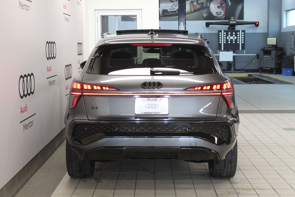 Thumbnail: 2026 Audi Q3 - 5