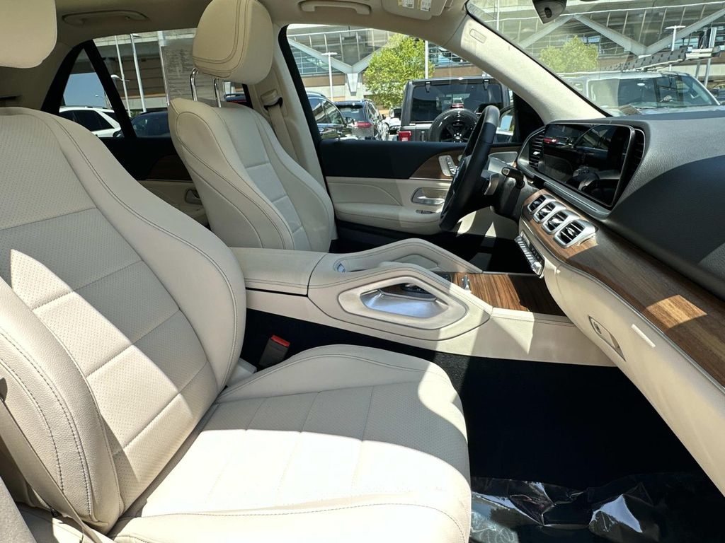 Thumbnail: 2026 Mercedes-Benz GLE - 11