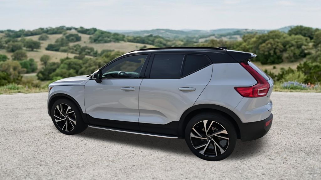 Used Car 2022 Volvo Xc40  R-design For Sale Under $20,000 In Austin, Texas