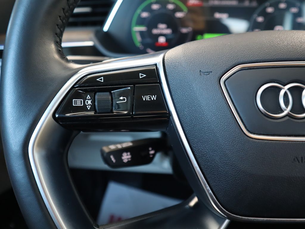 Thumbnail: 2019 Audi e-tron - 11
