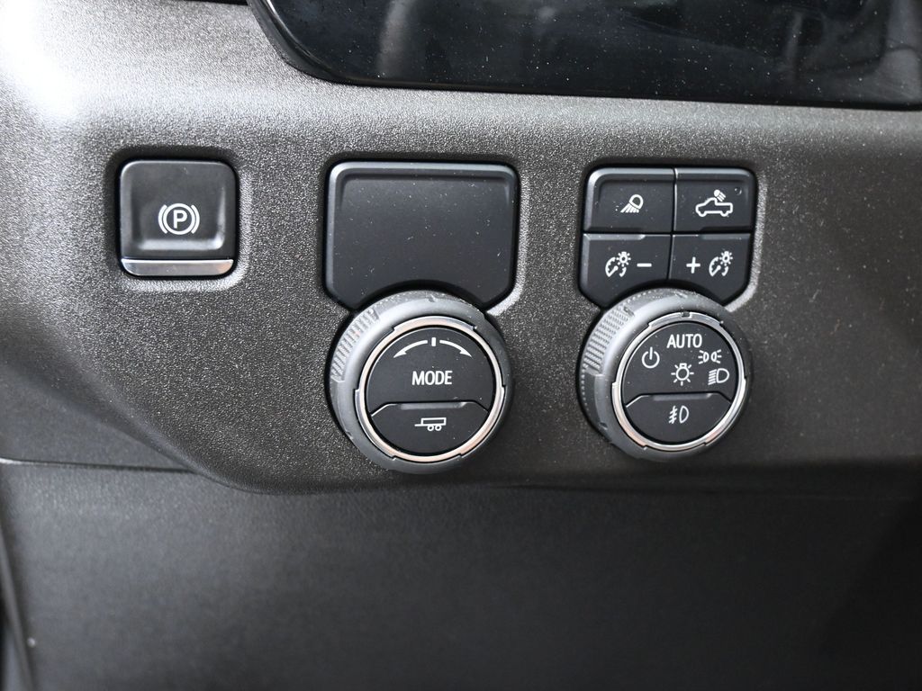 Used 2025 Black Chevrolet High Country image 17