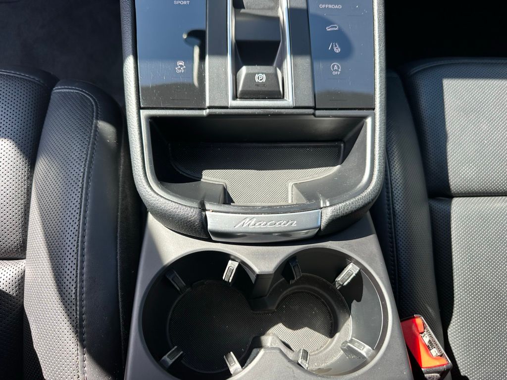 2022 Porsche Macan  21