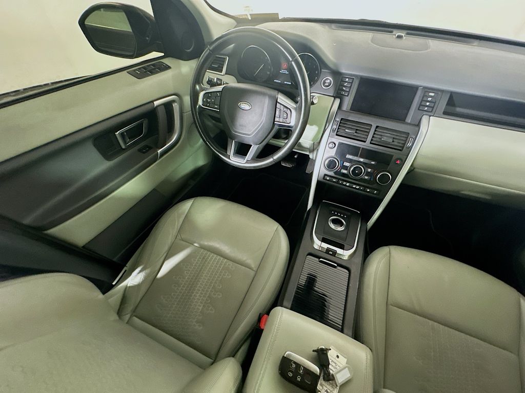 Used 2018 Black Land Rover SE image 9