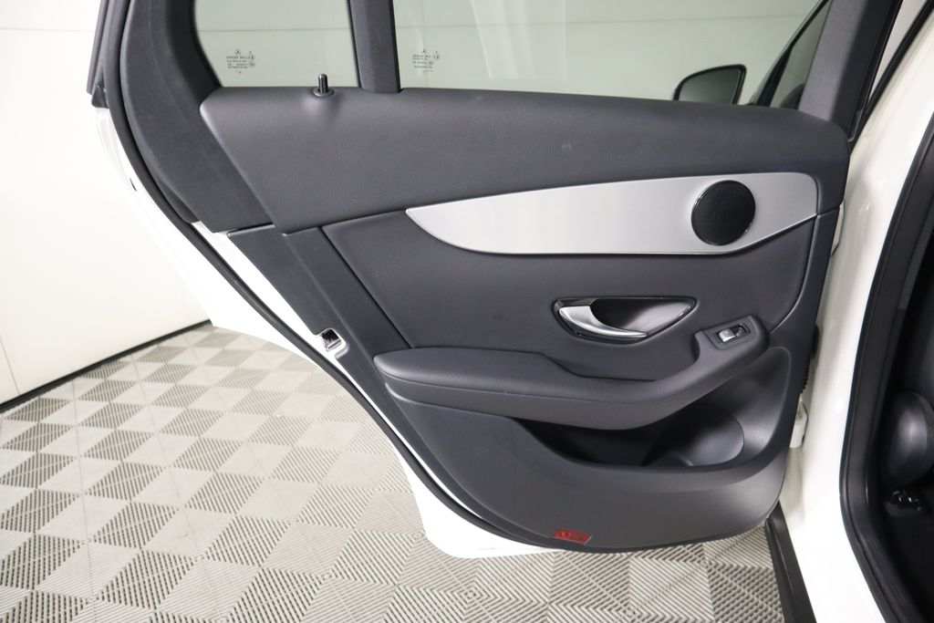 2021 Mercedes-Benz GLC 300 26