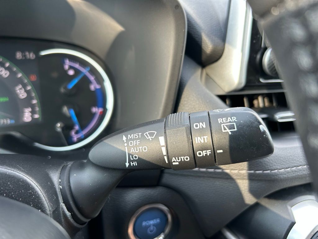 Thumbnail: 2021 Toyota RAV4 - 25