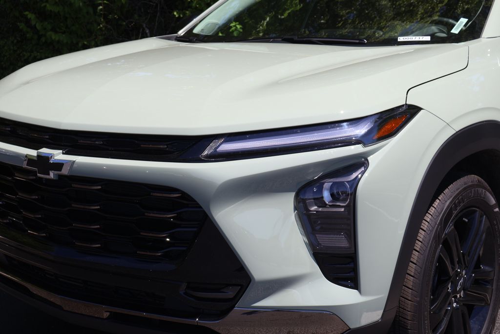 Thumbnail: 2026 Chevrolet Trax - 3