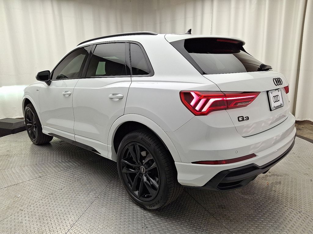 Thumbnail: 2022 Audi Q3 - 6