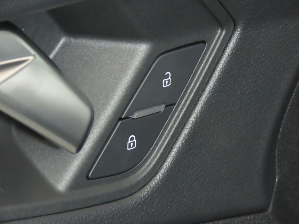 Thumbnail: 2025 Audi Q3 - 31