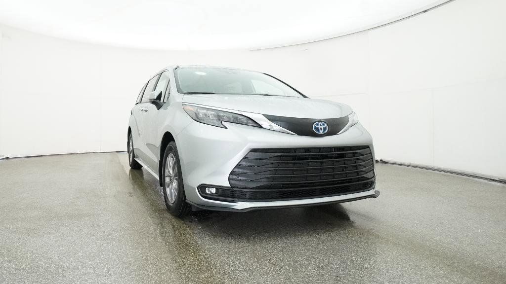 Thumbnail: 2025 Toyota Sienna - 6