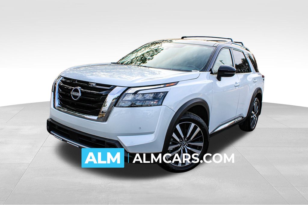 2025 Nissan Pathfinder Platinum's photo