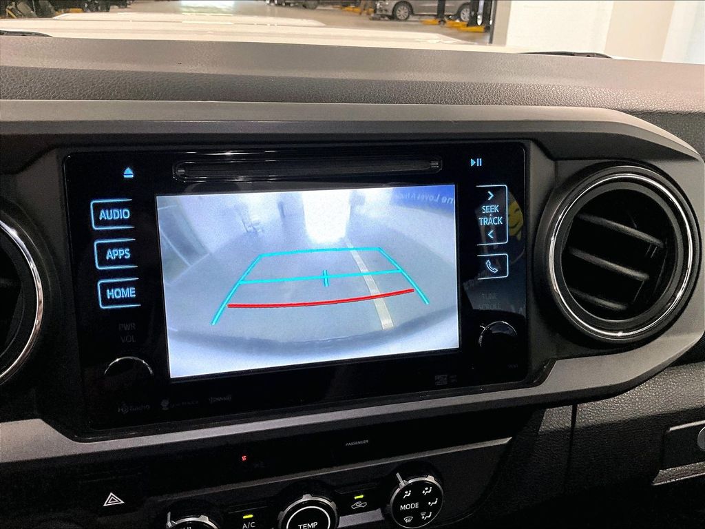 2017 Toyota Tacoma — photo 19