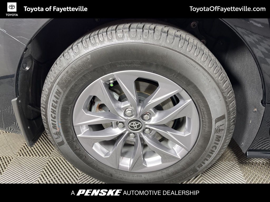 Thumbnail: 2025 Toyota Sienna - 15