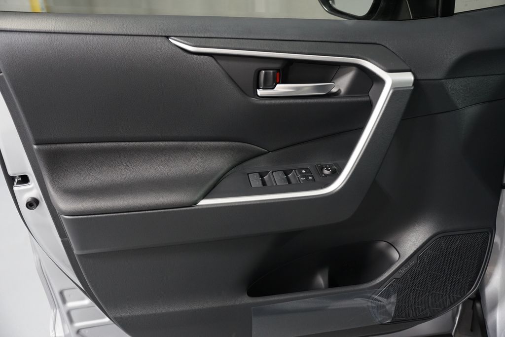 Thumbnail: 2025 Toyota RAV4 - 30