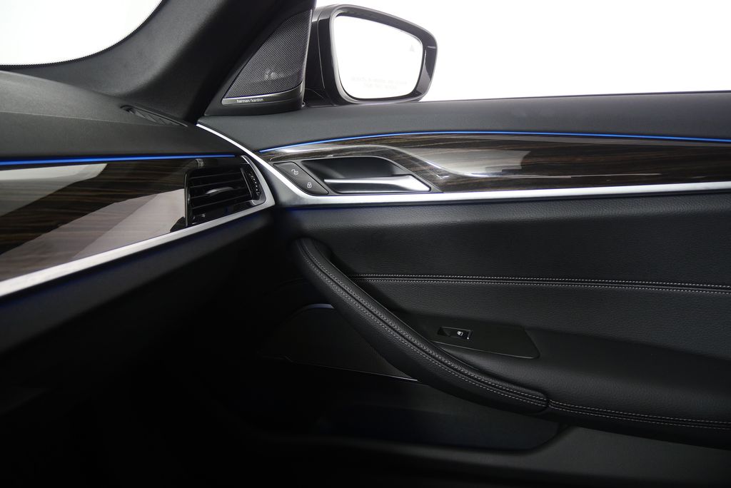 Thumbnail: 2023 BMW 5 Series - 30