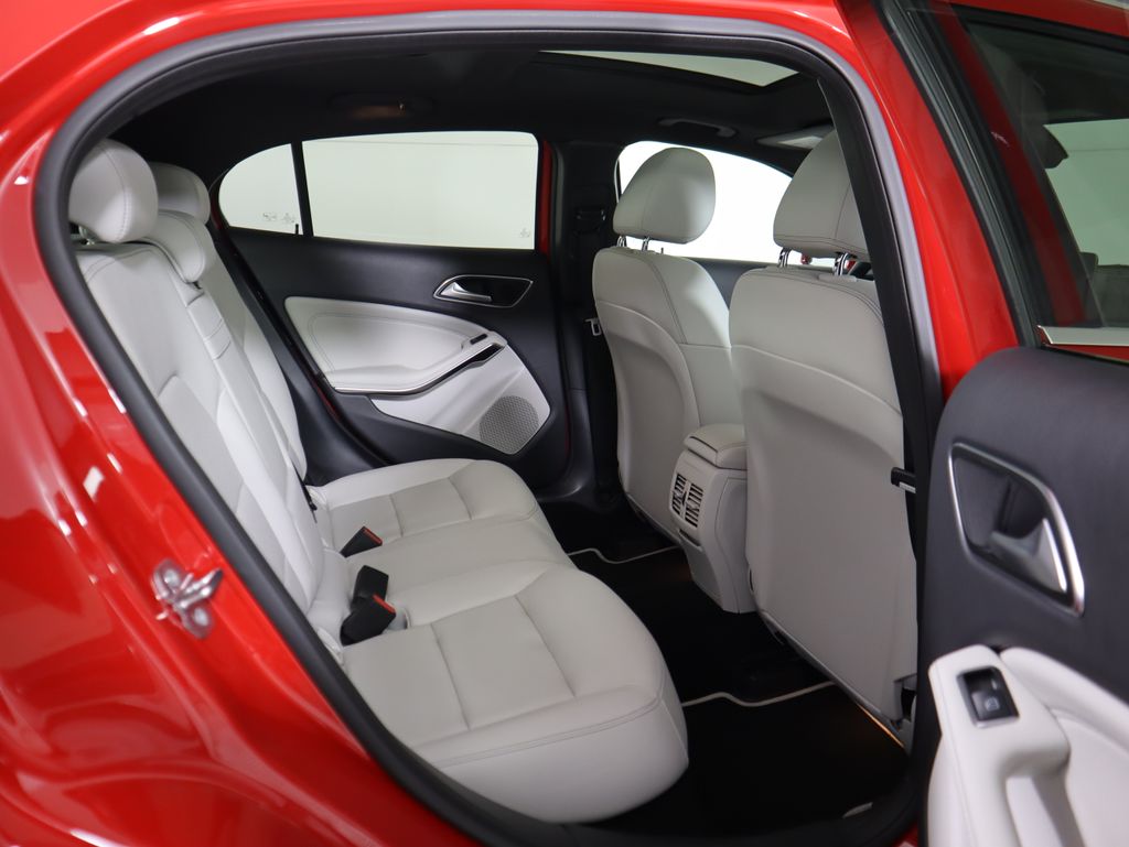 Thumbnail: 2019 Mercedes-Benz GLA - 22