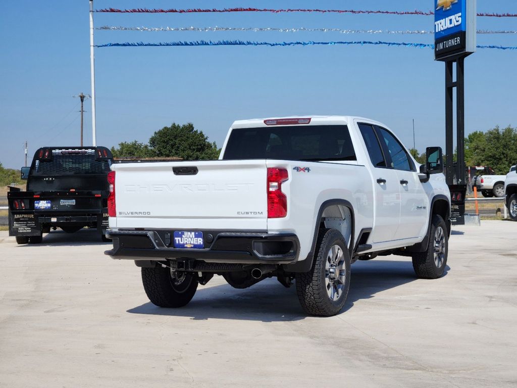 2025 Chevrolet Silverado 2500HD Custom 3