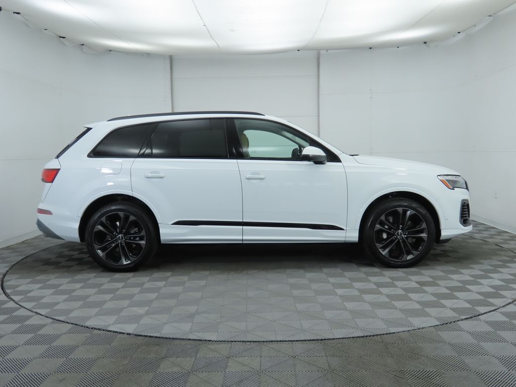 2025 Audi Q7  4