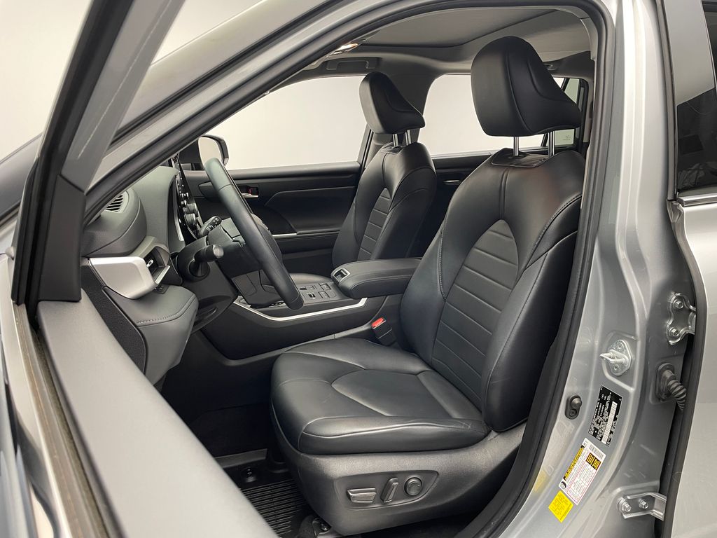 2022 Toyota Highlander XLE 13