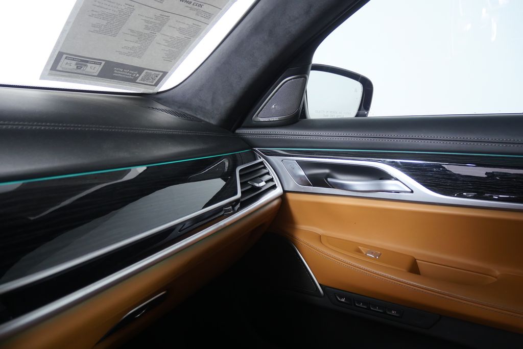 Thumbnail: 2022 BMW 7 Series - 25