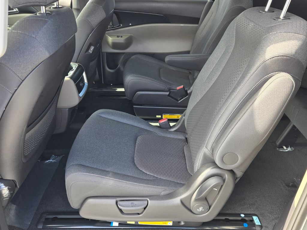 2027 Kia Carnival - $39,065