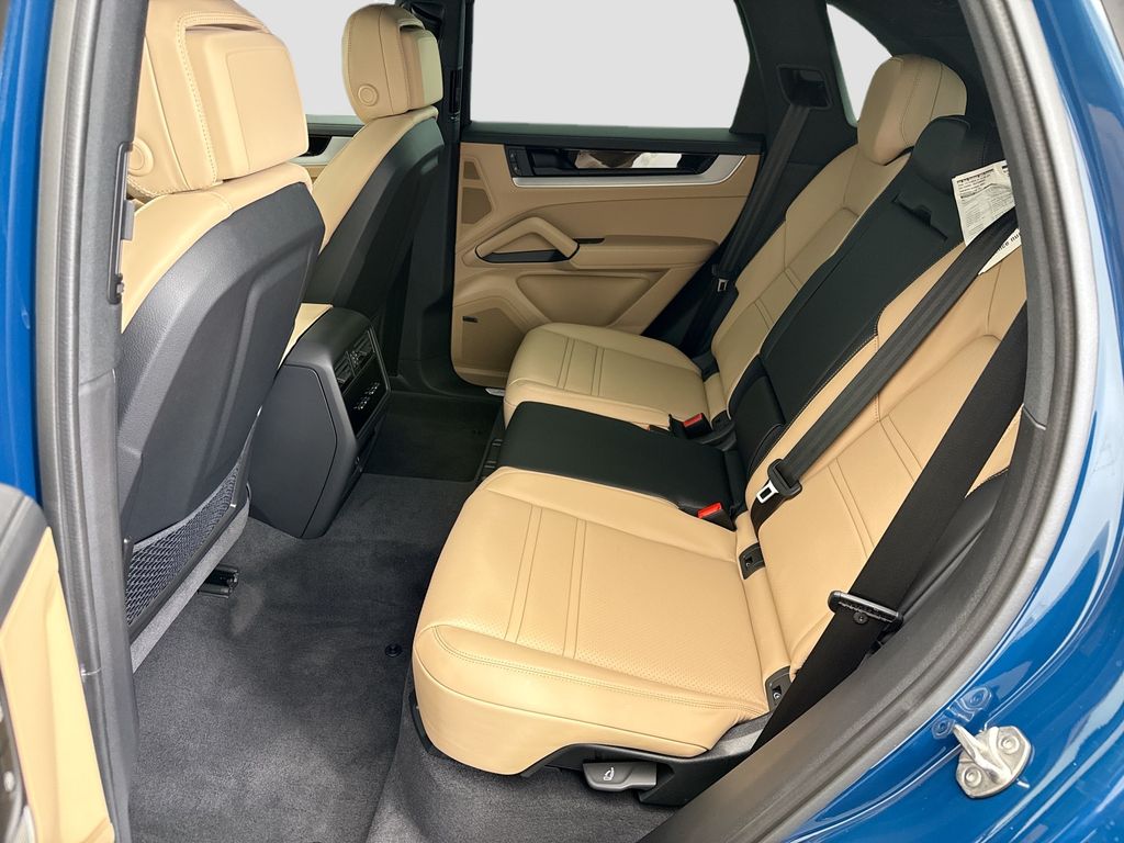 Thumbnail: 2026 Porsche Cayenne - 19