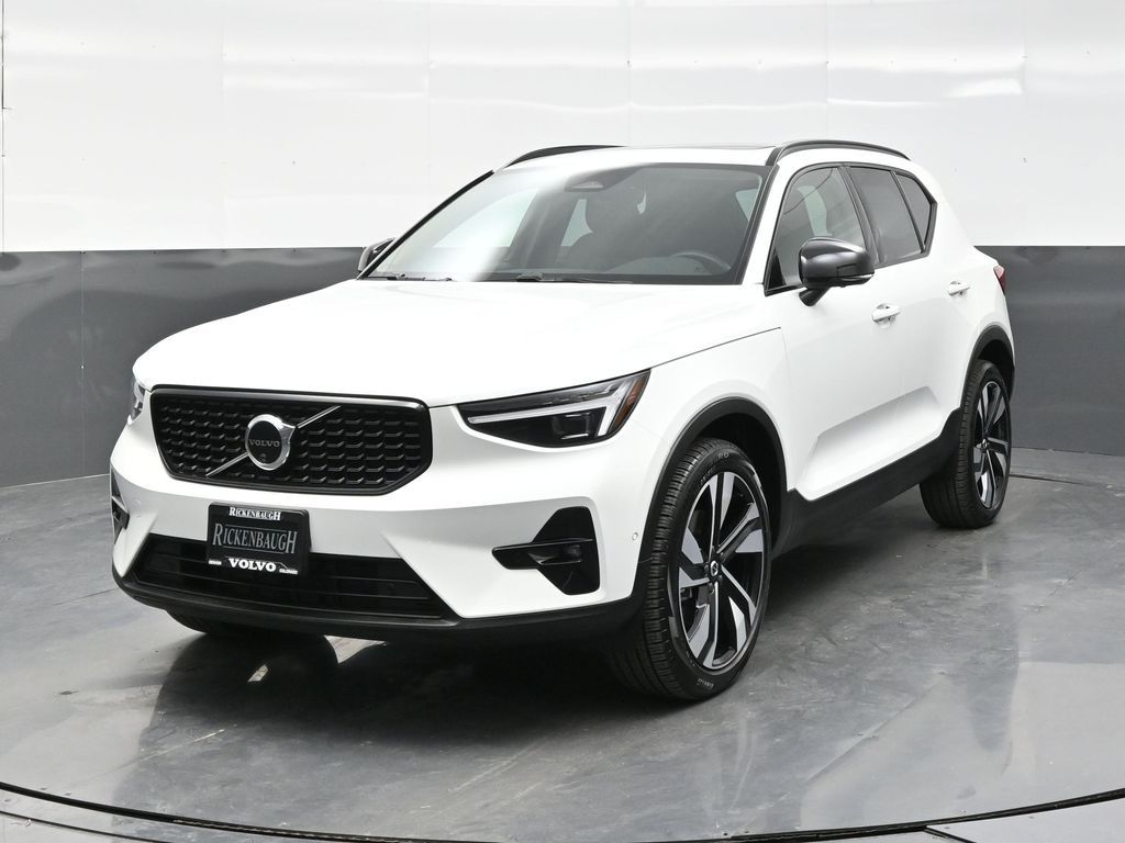 Crystal White 2026 Volvo XC40 SUV / Crossover All-Wheel Drive 8-Speed Automatic