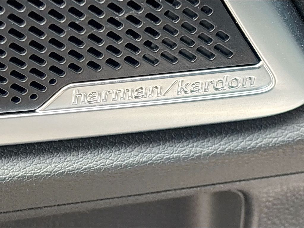 Used 2025 Black Kia SX X-Line image 19