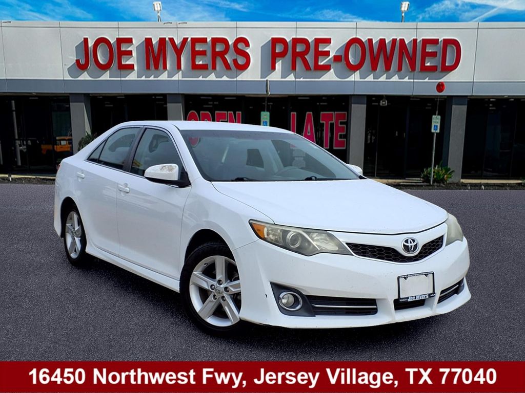 2014 Toyota Camry SE - 0