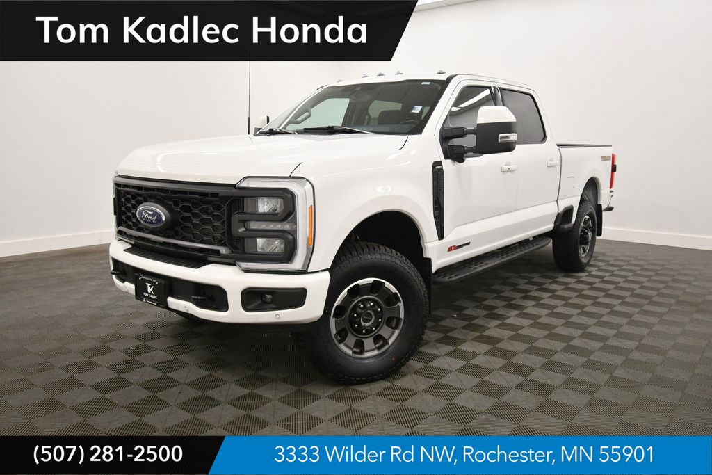 Oxford White 2023 Ford F-250 Super Duty Pickup Truck Four-Wheel Drive Automatic