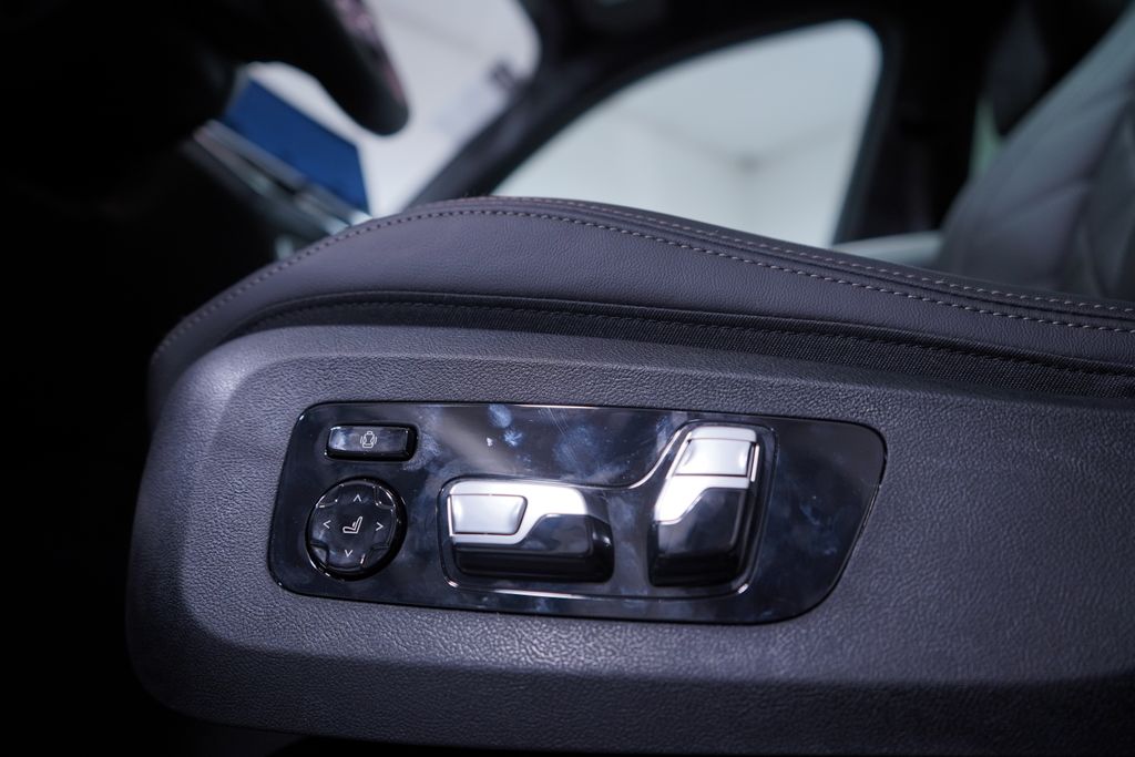 Thumbnail: 2026 BMW X5 - 12