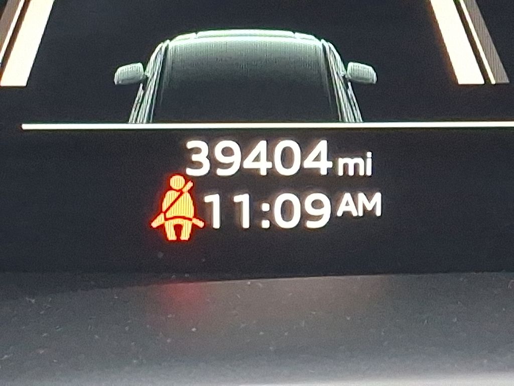 Thumbnail: 2023 Audi SQ7 - 21