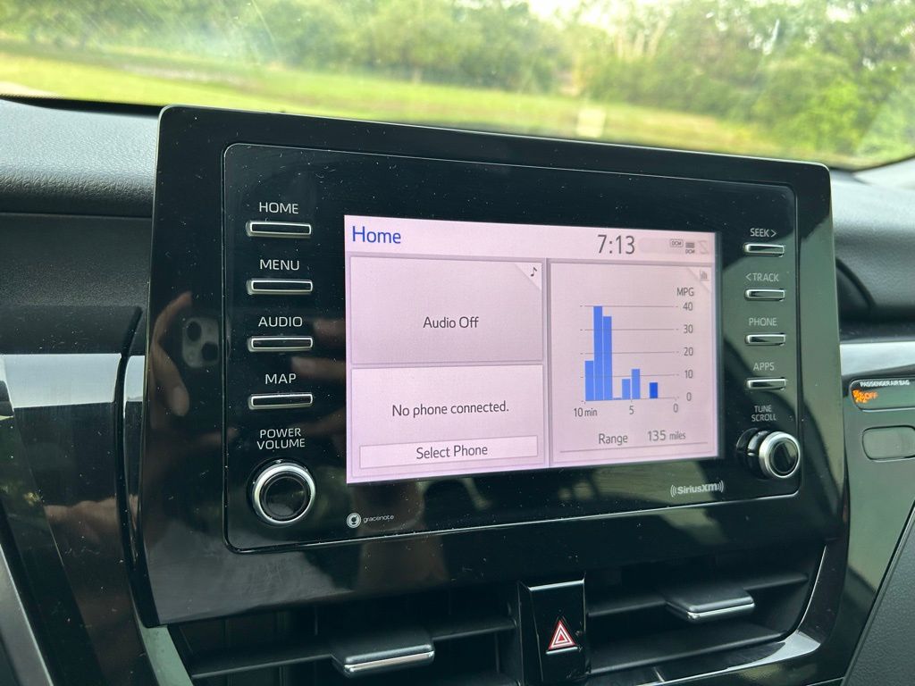2021 Toyota Camry SE 24