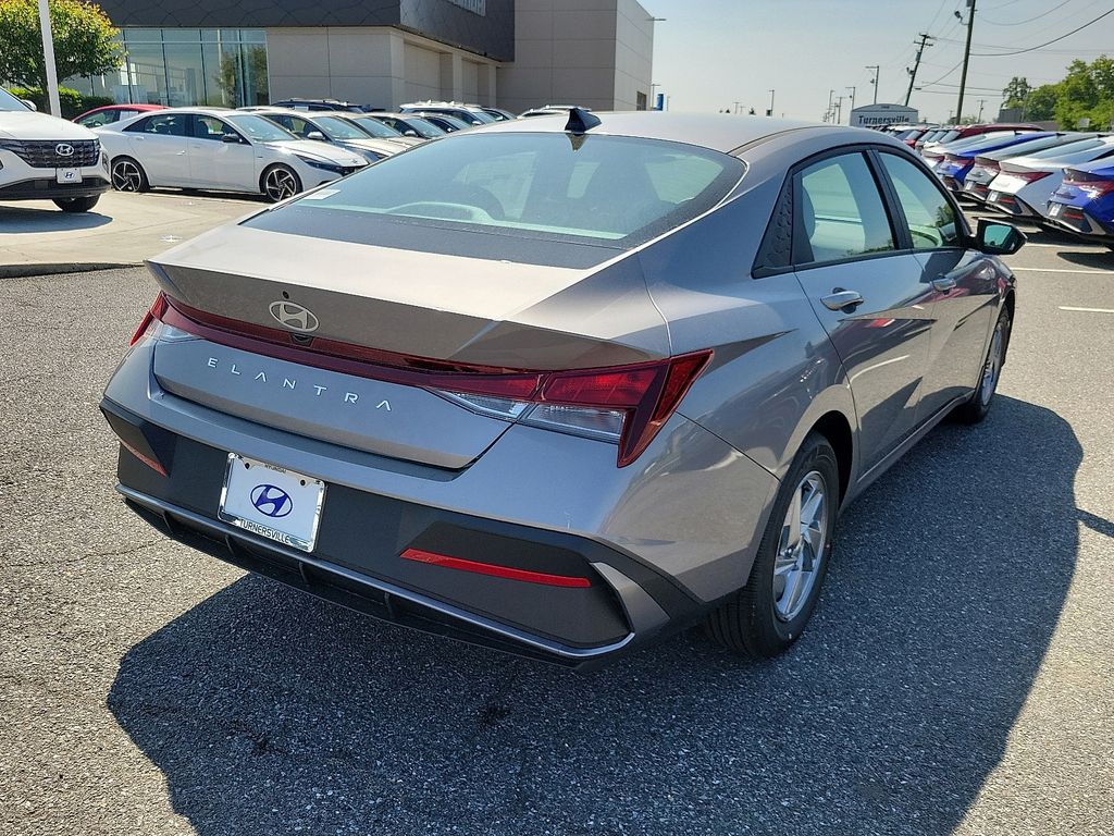 Thumbnail: 2025 Hyundai Elantra - 4