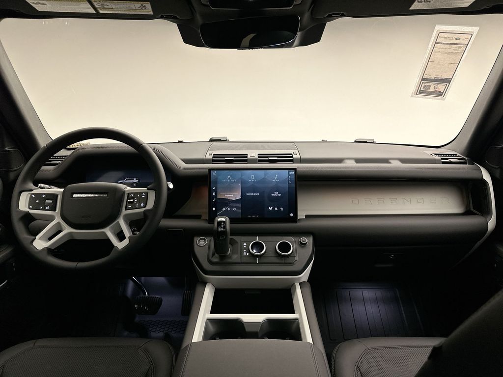 2025 Land Rover Defender 110 8