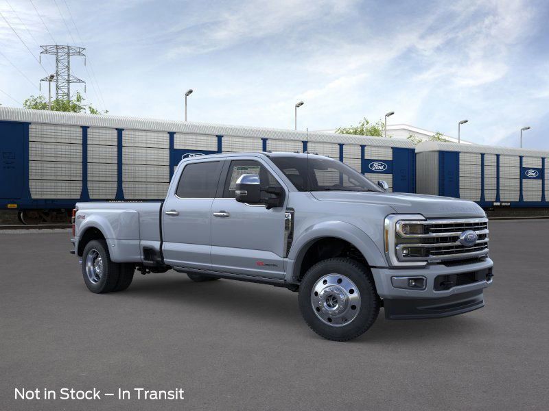 2026 Ford F-450 Super Duty Platinum's photo
