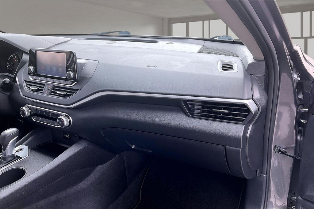 Used 2024 Nissan Altima Sedan