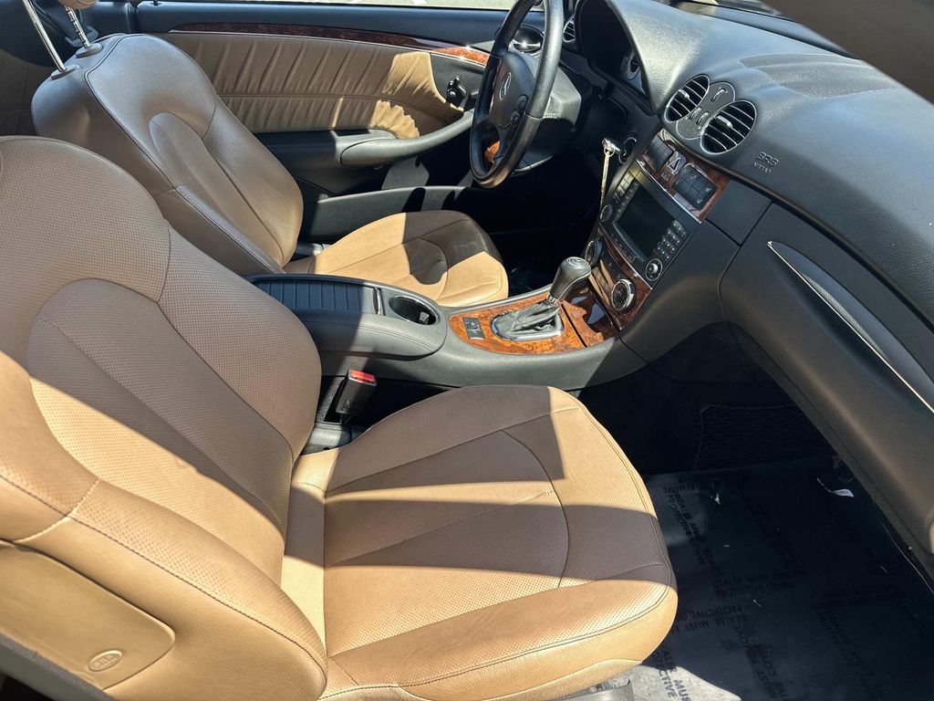 Thumbnail: 2009 Mercedes-Benz CLK - 29